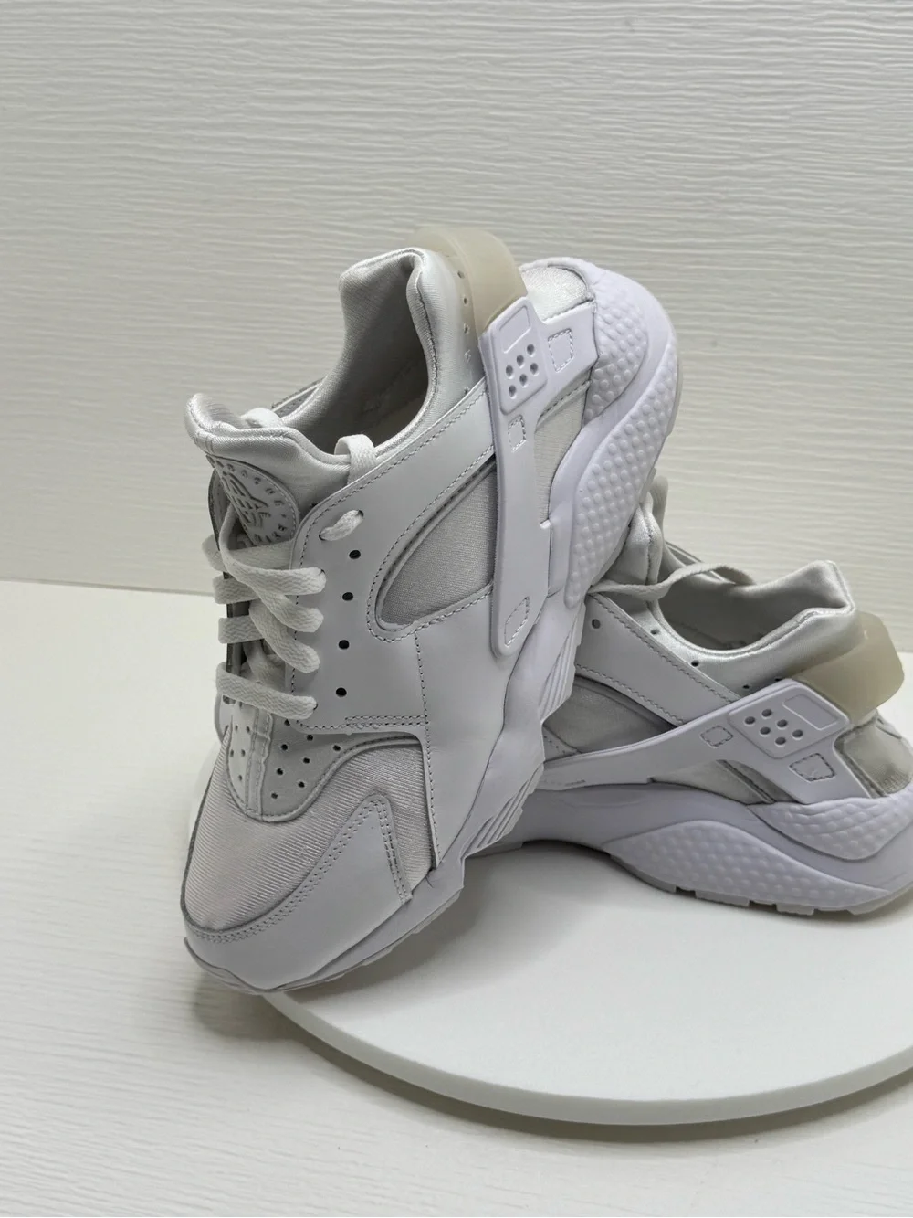 Nike Air Huarache Run Women's Size 10 Running Shoes Triple White *Worn once